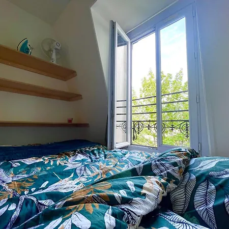 Bois, Lumiere Et Verdure A Apartment *